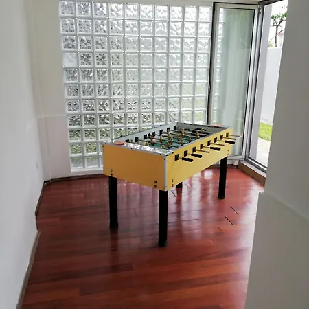 Side Garden דירה *