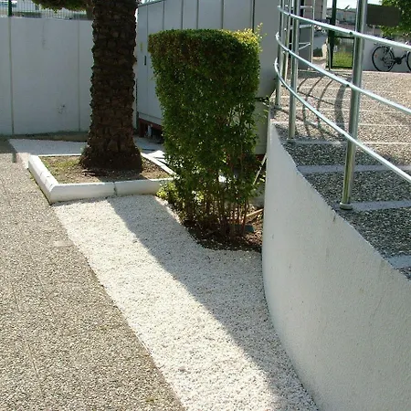 דירה Side Garden *