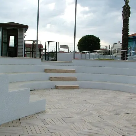 Side Garden דירה *