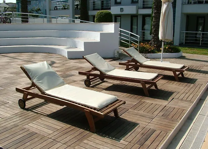 Side Garden Apartment