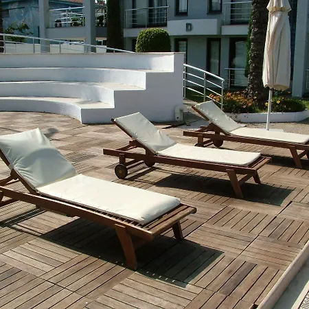 Side Garden Apartmán