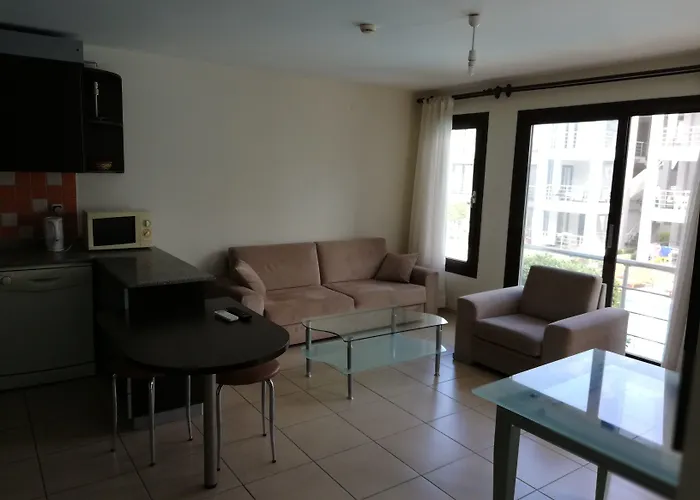 Side Garden Apartment