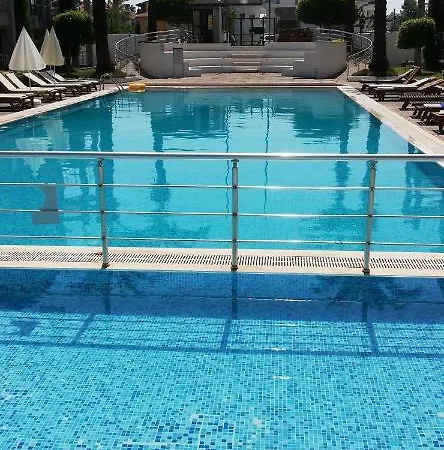 Side Garden Apartman