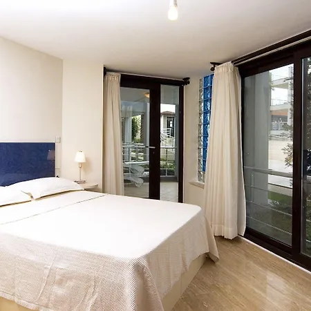 Apartman Side Garden