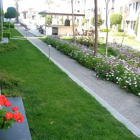 Side Garden Apartman *