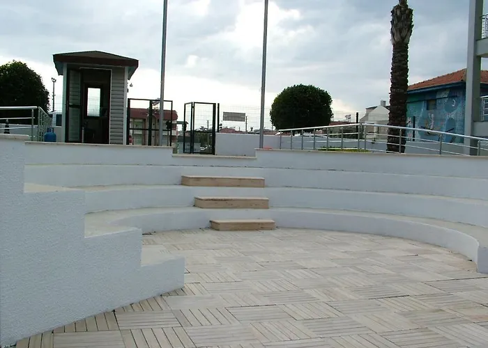 Side Garden Apartman *